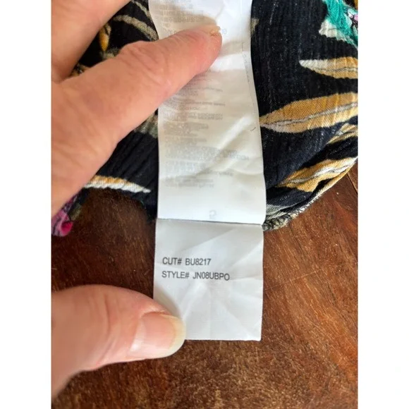 Women's Billabong Strapless Romper Hawaiian Print on black ruched bodice Sz Xs - Picture 9 of 9